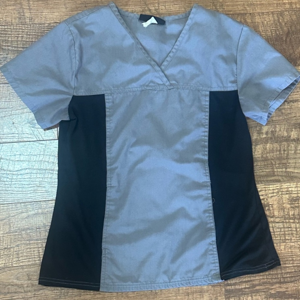 Two Scrub Tops XS - Picture 3 of 4
